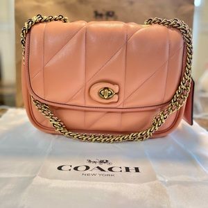 Coach Pillow Madison, Coral